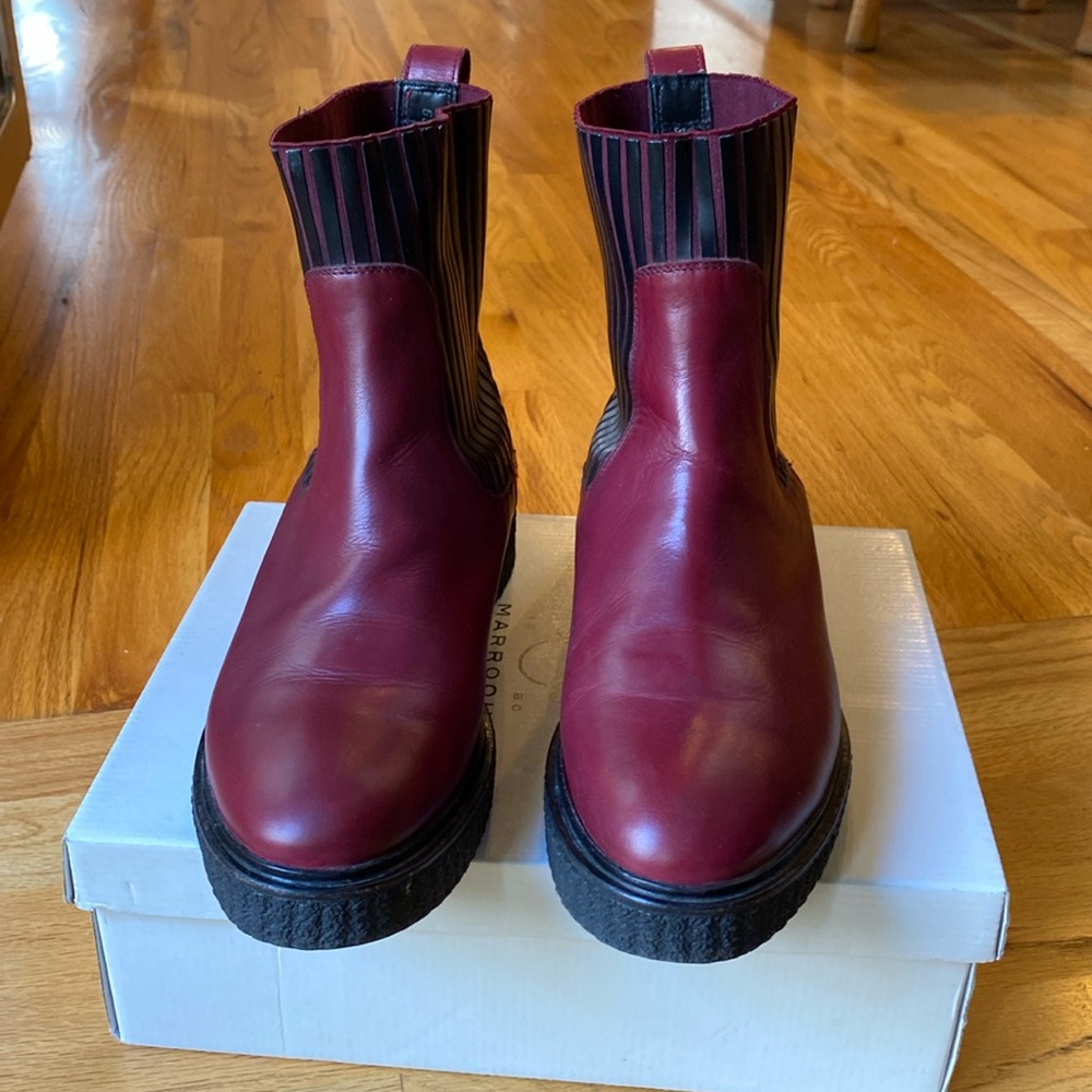 Fratelli Rossetti booties in wine color wine with rubber sole and 1” heel.